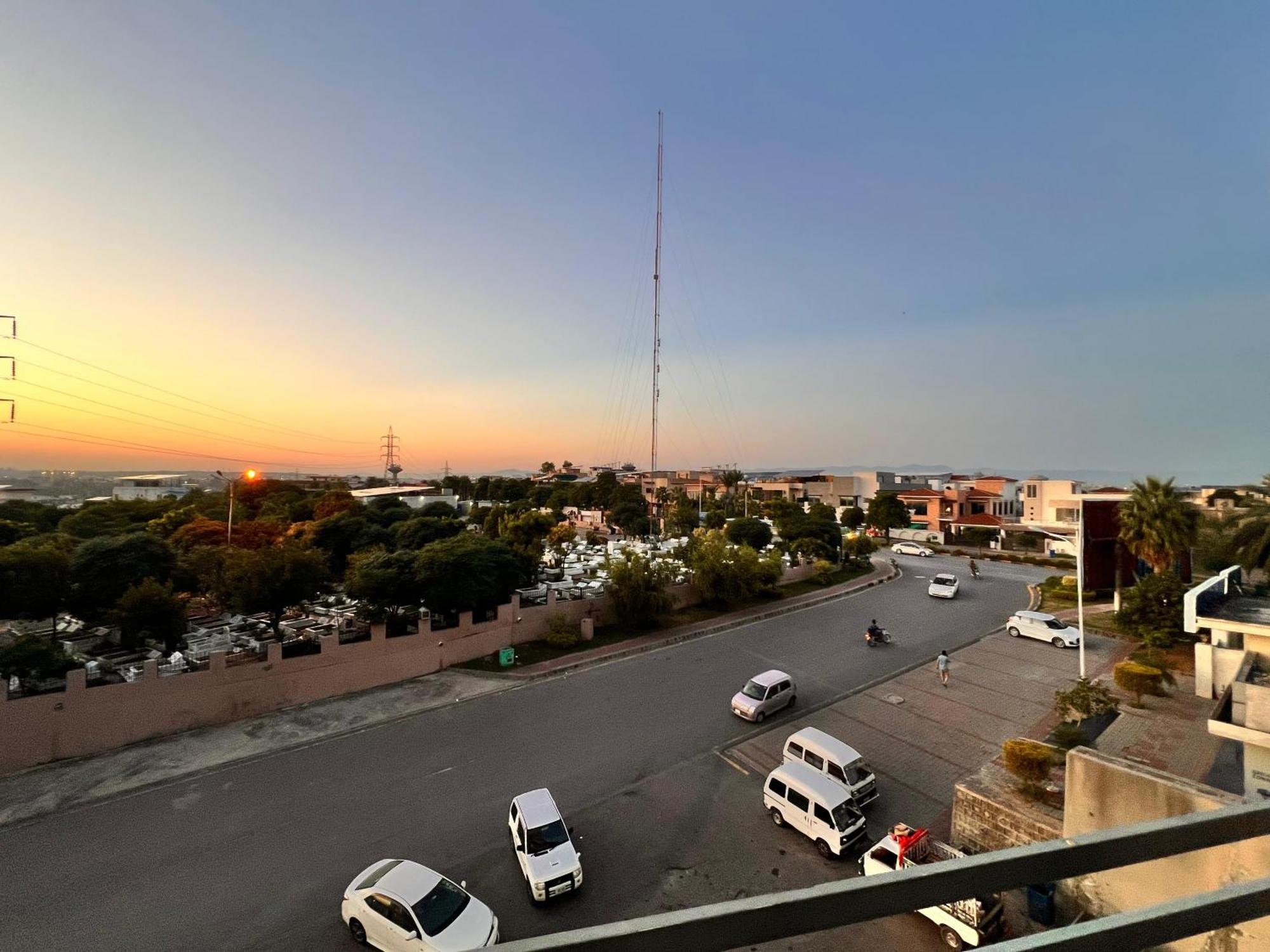 Comfortable Rental Apartments In Bahria Town Rawalpindi Eksteriør bilde